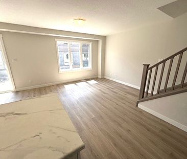For Lease - 33 Strath Crescent, Springwater, Ontario - Photo 4