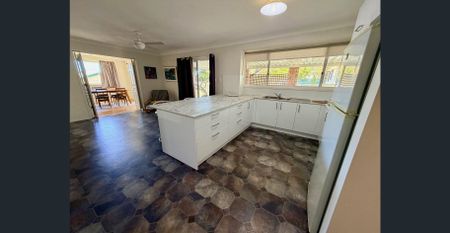 Convenient location - Photo 4