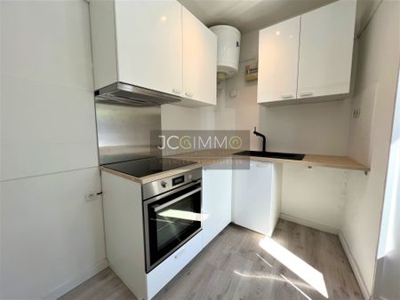 Location Appartement 1 pièce 27m² SOLLIES VILLE 83210 - Photo 2