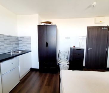 Studio Flat to rent - Parish Lane, London, SE20 - Photo 2