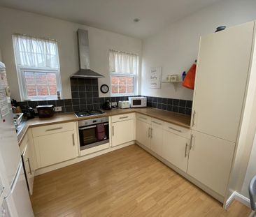 1 bedroom in a house share to rent - Photo 5