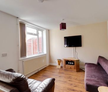 5 Bed Semi-Detached House, Crowhurst Drive, LE3 - Photo 2