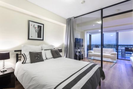 Modern 2 Bedroom Furnished Apartment with Stunning City Views - Photo 5