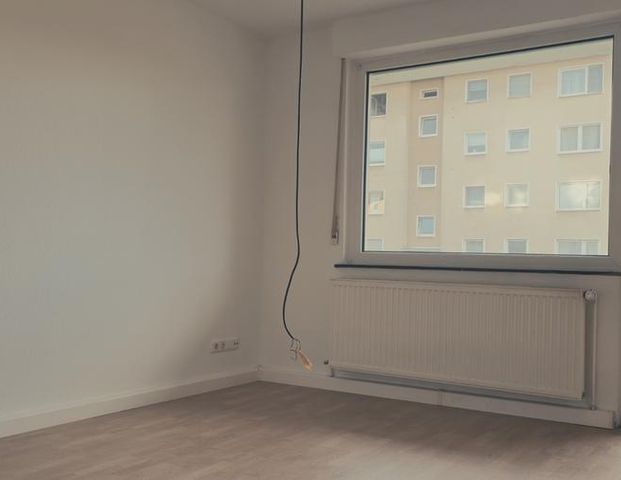 Große 3 Zimmer im 3. OG von Privat - in Sanierung - Photo 1