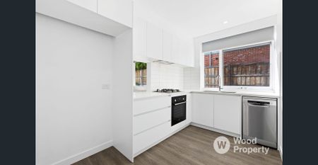 Updated apartment by the Sea - Photo 4