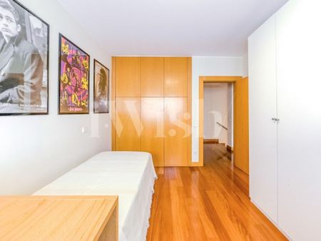 3 room luxury Flat for rent in Porto, Distrito do Porto - Photo 2