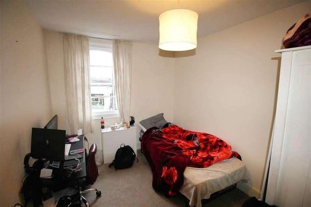 Second Floor Flat, Whiteladies Road, Clifton, Bristol, BS8 - Photo 1