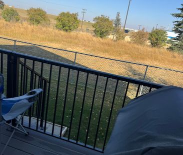 Cozy and Comfortable 2 Bedroom 2.5 Bathroom Condo Unit - Photo 3