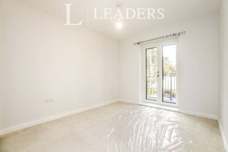2 bedroom apartment to rent Corner House, 89 Godstone Road, Caterham, Surrey, CR3 - Photo 2