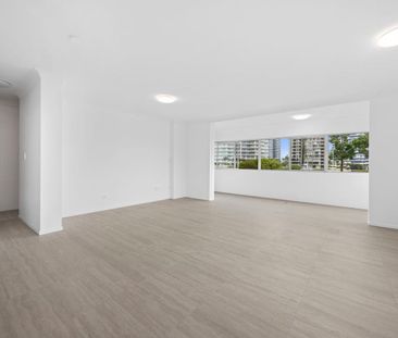 Renovated Two bedroom in a great location! - Photo 2