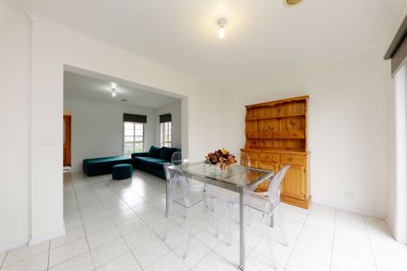 Charming 3-Bedroom Home with Modern Comforts in Lalor - Photo 4