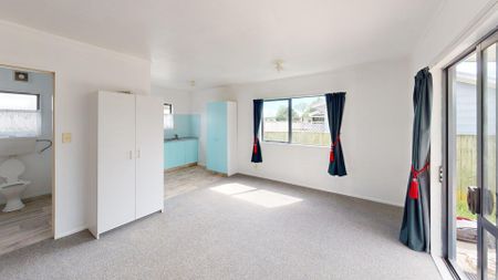 Paraparaumu - 2 Bedrooms - Photo 4