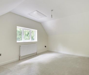 Cranleigh Road, Guildford - 4 bedrooms Property for lettings - Seym... - Photo 4
