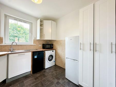 4 bedroom flat to rent - Photo 5