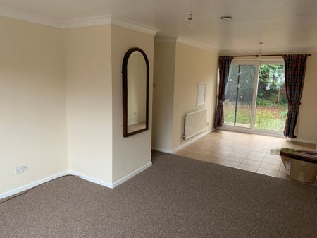 3 bedroom house to rent St. Laurence Avenue, Brundall, Norwich, NR13 - Photo 4