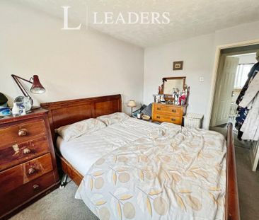 2 bedroom property to rent Brackenwood Crescent, Bury St Edmunds, IP32 - Photo 3