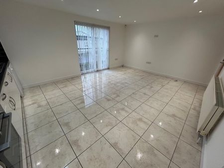 Apt 4, 99 Eglinton St, Portrush, BT56 8DZ - Photo 5