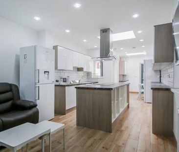 6 bedroom terraced house to rent - Photo 5