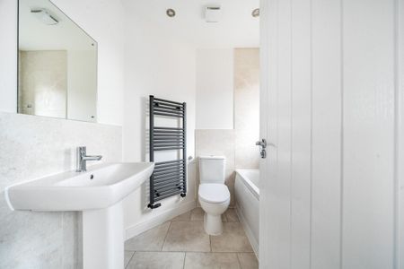 River Bank Close - Photo 4