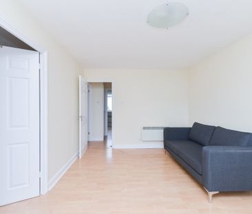 Felixstowe Court, London, E16 flat to rent - Photo 2
