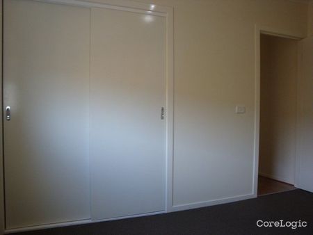 Low-maintenance living in a growing and family-friendly neighbourhood! - Photo 5