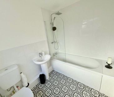 3 bedroom terraced house to rent - Photo 6