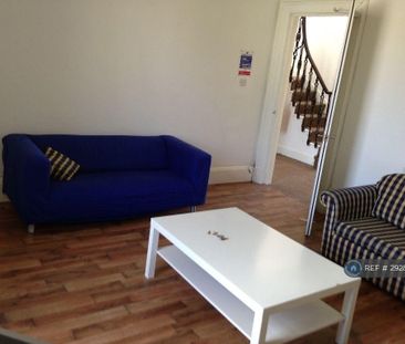 4 bedroom flat to rent - Photo 1