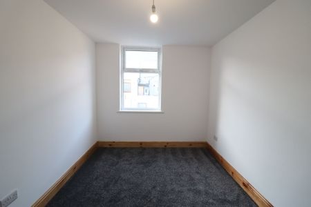 4 Bedroom Mid Terraced House To Rent - Photo 4