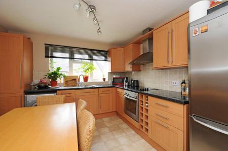 2 bedroom flat to rent - Photo 4