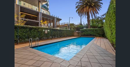 Bright & Spacious 2-Bed Melbourne CBD Apartment — Free Tram Zone, Near RMIT & Uni - Photo 4