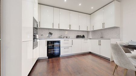 3 Bed Flat, Charles Clowes Walk, SW11 - Photo 5