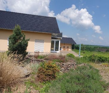 - Niedrigenergie EFH mit Doppelgarage - Photo 2