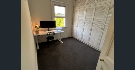 Charming 2-Bedroom Gem in the Heart of Fitzroy - Photo 2