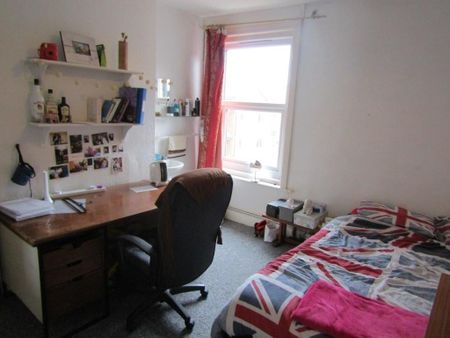 6 bedroom semi-detached house to rent - Photo 2