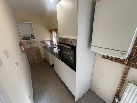 2 bedroom terraced house to rent - Photo 2