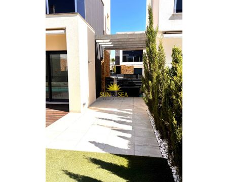 THREE-BEDROOM VILLA – ORIHUELA COSTA - Photo 5