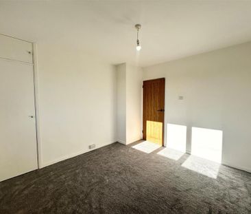 3 bedroom end of terrace house to rent - Photo 6