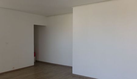 Appartement 3 pièces 62m2 REIMS 796 euros - Photo 2