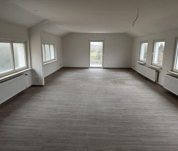 Erstbezug nach Sanierung - 4,5-Zimmer-Wohnung mit Balkon, Gartenant... - Photo 2