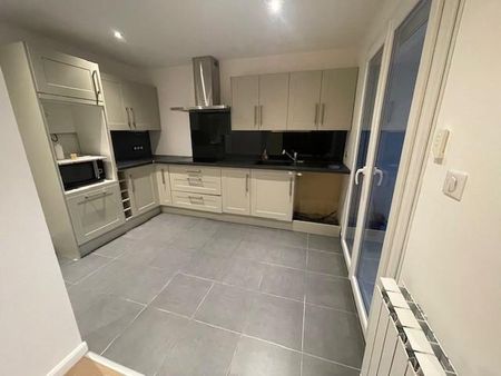 Location Appartement 4 pièces 84m² DECINES CHARPIEU 69150 - Photo 4