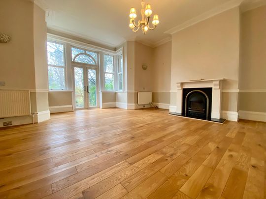 Botham Hall Road, Huddersfield - Photo 1