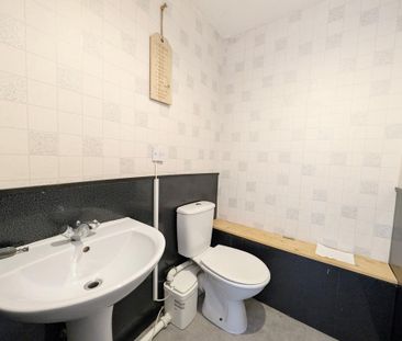 4 bedroom terraced house to rent - Photo 5