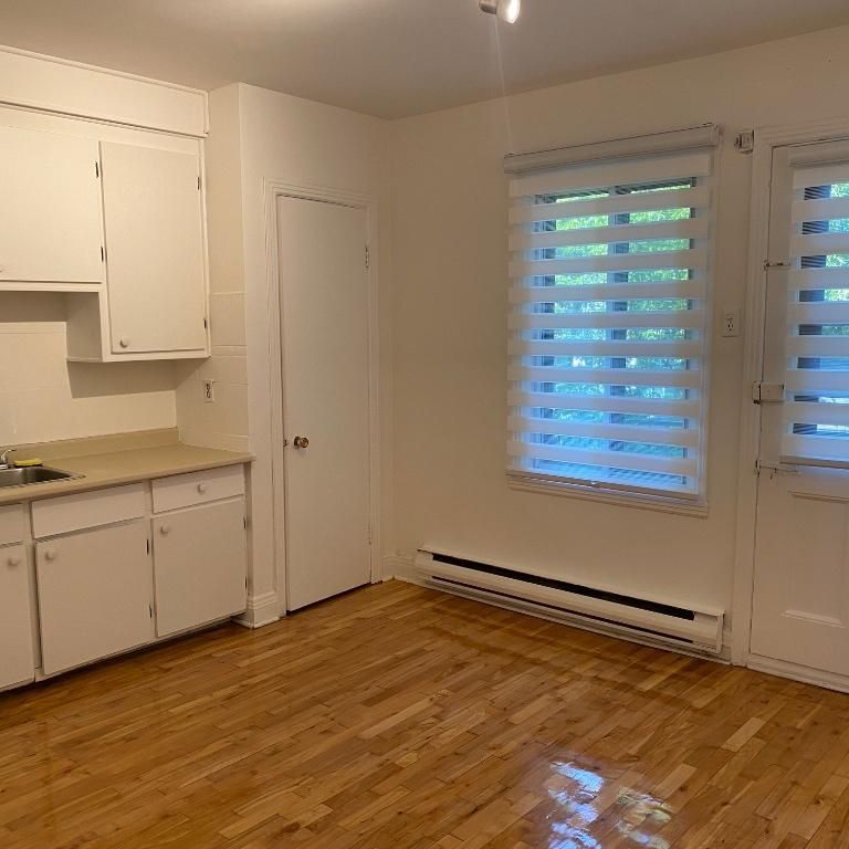 3 1/2 très calme, propre et lumineux au 1er étage avec 2 balcons dans Villeray - Photo 1