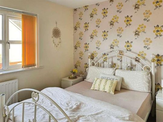 Eltham Avenue, Cippenham, SL1 - Photo 1