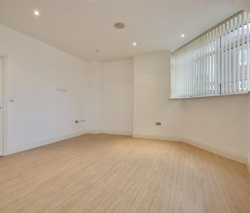 Quay House, Broad Street, Portsmouth - Photo 2