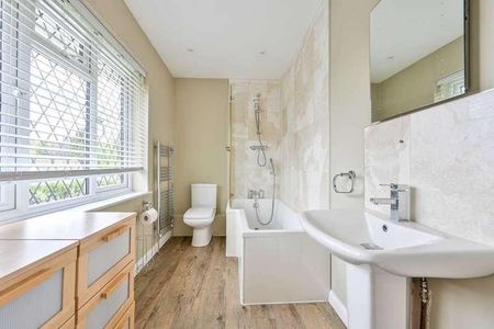 Summersbury Drive, Shalford, GU4 - Photo 2