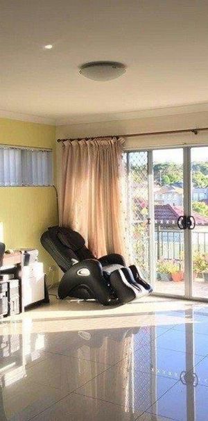 Spacious&comma; Modern Townhouse - Photo 1