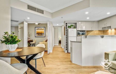 Fully Renovated 1 Bedroom + Study + 1 Bathroom Apartment with Car Park - Photo 3