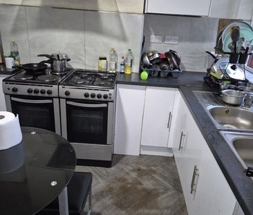 4 Bed Terraced House, Boundary Road, LE2 - Photo 2