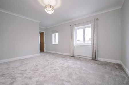 4 bedroom end of terrace house to rent - Photo 4
